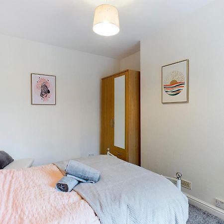 Cheerful 3 Bedroom Home With Free Parking And Wifi Chester Exterior foto